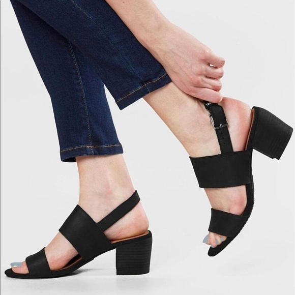 Toms Shoes - NWT TOMS black Poppy sandal